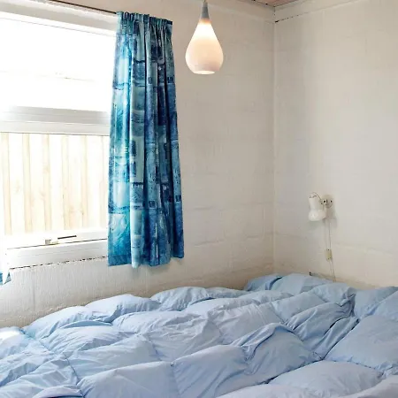 6 Person In Hotell Hejls