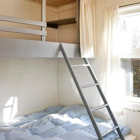 6 Person In Hotell Hejls